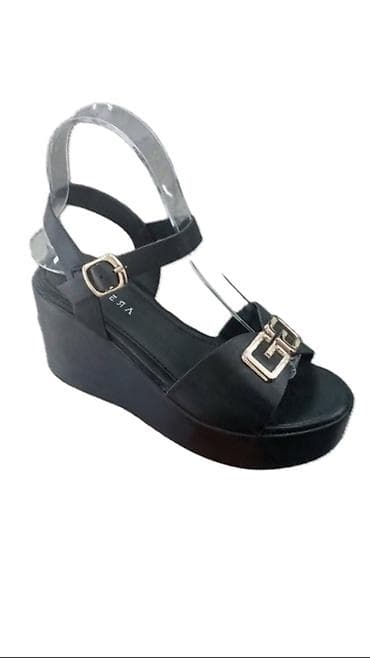 geris obuća gdje kupiti: Crne ženske sandale na platformu - Boja: crna - Dizajn: zatvorena — 1