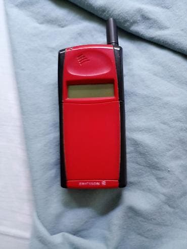 iphone 1: Ericsson GF768 – preklopni mobilni telefon (GSM),baterija — 2