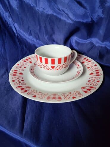 porcelanske solje za caj: Porcelanski nov set,servis za 4 osebe. Servis fabricki za 4 — 5