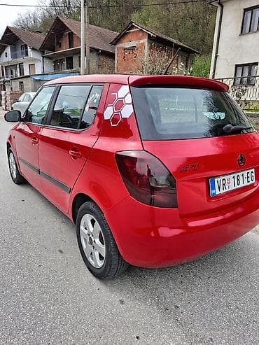 pracke prodaja: Škoda Fabia – hečbek, crvena boja, 5 vrata,motor benzinac sa swkvent — 6