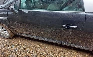 mobilni majstor za kola: LEVA VRATA OSTECENA ZA OPEL TIGRA | Svi delovi za Opel vozila  — 1