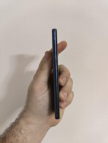 prodajem samsung: Samsung S9 otključan za sve mreže, sa 4/64gb memorije. Na ekranu — 2