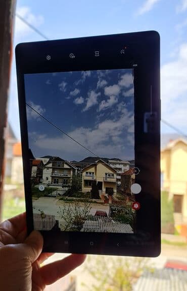 e knjige: Tablet veliki 10.5 inca,kao nov sve radi ima za sim karticu,vrhunska — 6