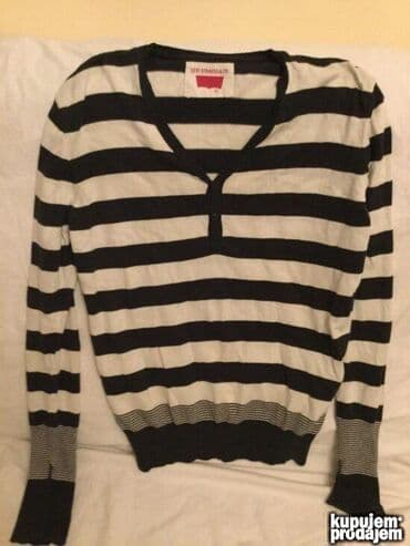 Original LeviS duks L Ramena 49-50cm duzina 75cm rukav 66cm ( na lalafo.rs Original LeviS duks L Ramena 49-50cm duzina 75cm rukav 66cm (