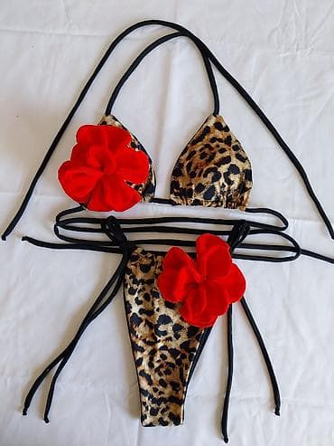 triple s: Bikini set sa cvetnim detaljima - Dvodijelni bikini u stilu — 4