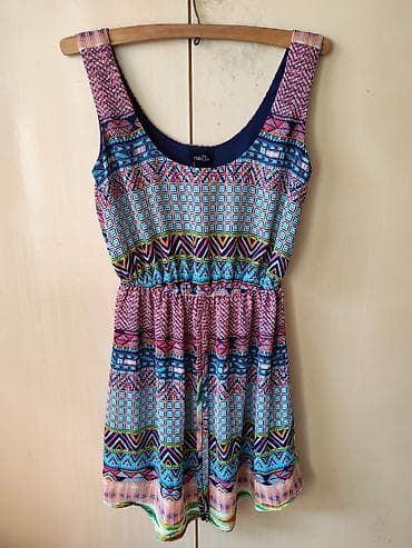 Haljina rue21 – veličina S - Model: bez rukava, sa širokim bratelama