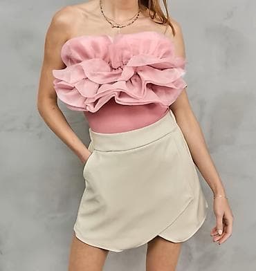 Suknje: Elegantni ženski bodi bez bretela sa raskošnim volanima - Tip: ženski — 1