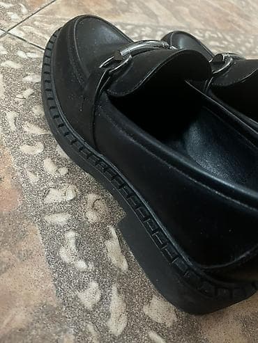 reserved zenske papuce: Crne ženske mokasine sa metalnom kopčom - Klasčan model mokasina u — 4