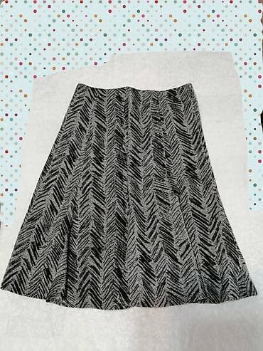 Suknja vel XL, ima podstavu, kopčanje na rajfešlus, br 30. Obim struka