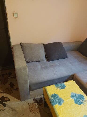 Furniture: Ugaona garnitura u svetlo sivoj boji, idealna za dnevne sobe ili — 2