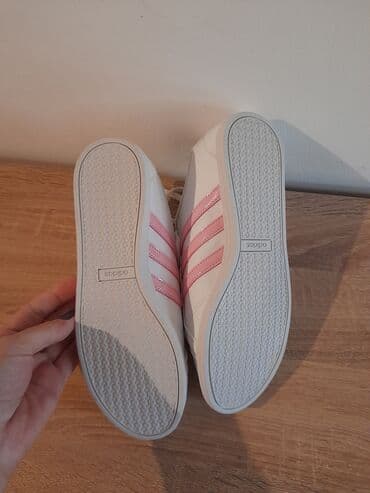 šafran ženske cipele: Adidas ženske patike – bele sa roze prugama - Model niskog profila sa — 7