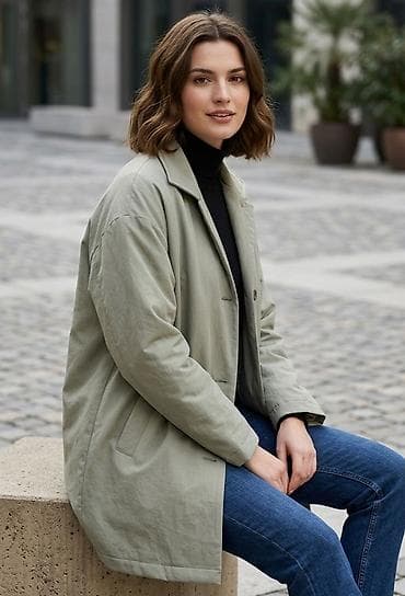 Ženski prelazni kaput/jakna u boji svetle masline. - Kroj: ravna