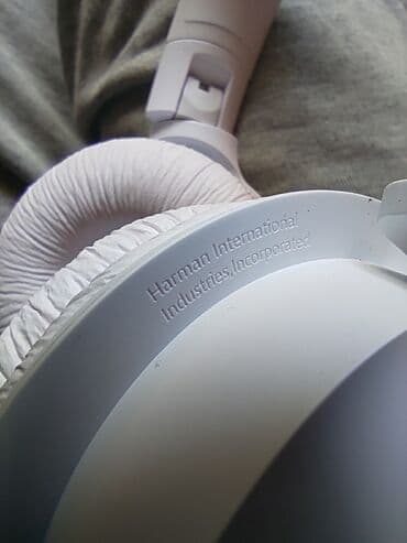 wireless rikverc kamera: Bežične JBL "over-ear" slušalice elegantne bele boje, dizajnirane za — 5