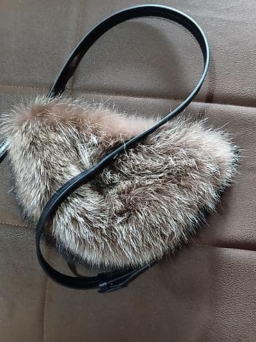 Plišana torbica sa krznom – polumesec/banana model - Materijal