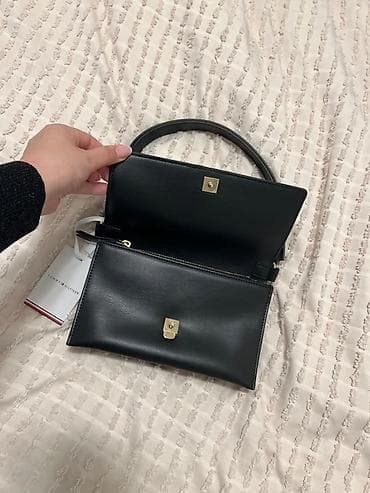 mali rančevi: Elegantna crna mini Tommy Hillfiger torba - Materijal: koza - Boja — 6