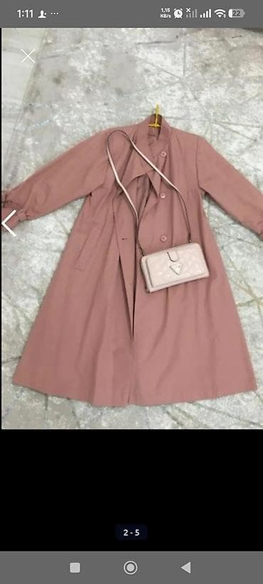 ugg cizme mini: Ženski dugi kaput u puder-ružičastoj boji + mala torbica preko ramena — 9