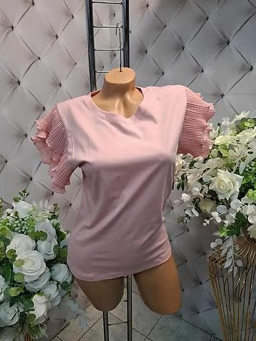 pull and bear jakne: Ženska majica sa plisiranim volan rukavima - Model: kratki rukavi sa — 2