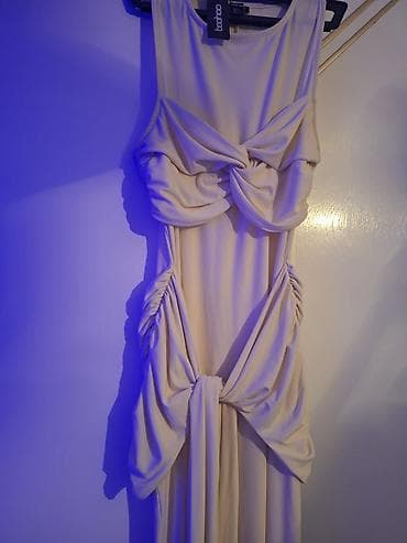 Boohoo “Ruched Twist Detail Racer Neck Maxi Dress” – krem - Model — 2