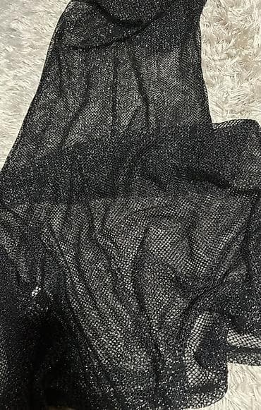 puma crna: Crna mrežasta sa sljokicama haljina sa kapuljačom - Materijal — 3