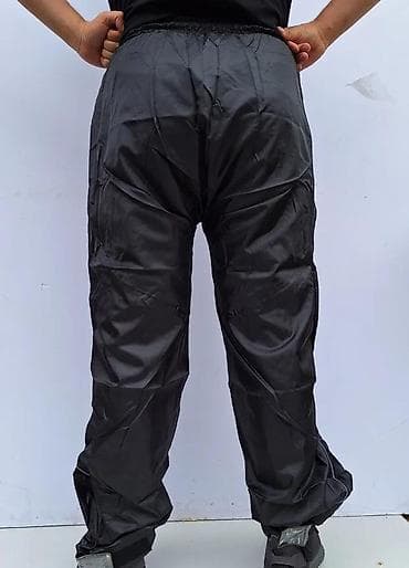 hugo odelo: Dvodelno kišno odelo u crno-crvenoj kombinaciji, dizajnirano za — 9