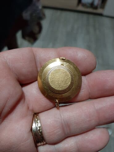Pocket watches: Zenski sat nosi se na lancetu ispravan sat je sa debelom pozlatom sat — 2