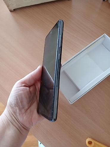 prodajem samsung: Samsung Galaxy A52s 5G – crna boja Ključne karakteristike: - 5G — 5