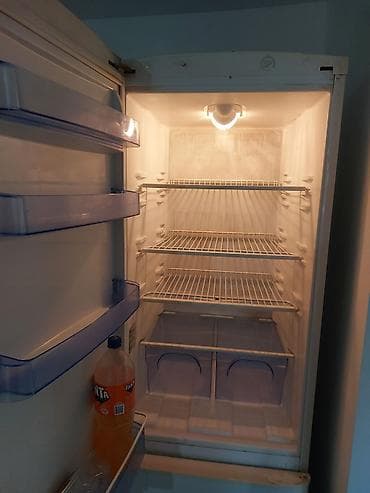 Kombinovani frižider treba se dopuniti freonom može dogovor oko na lalafo.rs Kombinovani frižider treba se dopuniti freonom može dogovor oko