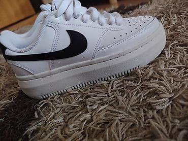 patike nike bele: Nike sportske patike – model sa povišenim đonom, bela boja sa crnim — 3