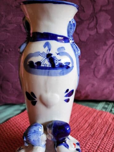 vaza sa cvecem crtez: Vaza nova delft,rucno oslikan holandski porcelan. 80te — 4