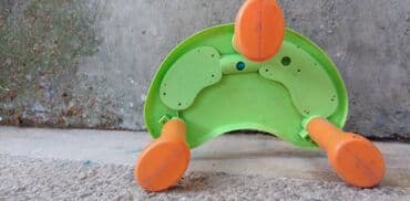 dečiji motor na akumulator: Deciji stocic plastika oko 5o cm nekompletan — 2