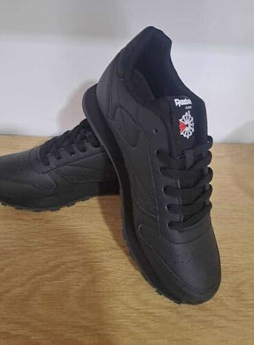 kozna obuca bueno: Patike crne boje sa prepoznatljivim Reebok logotipom na bočnoj strani — 2