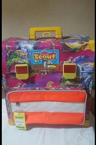 RASPRODAJA Nova skolska torba, original Scout. Spolja ima jedan