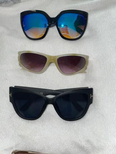 crop top c a: Sunglasses — 2