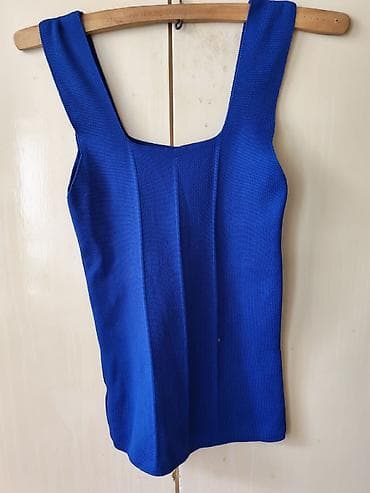uske haljine do kolena: Elegantna plava majica bez rukava - Model: uska, ravne linije sa — 1