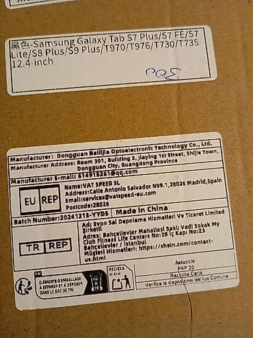 sive zenske patike: Lot različitih predmeta za garderobu i opremu prodavnice/butika: - — 9