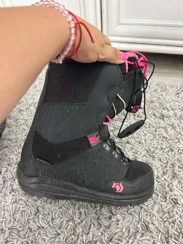 Flat shoes: High boots, 39 — 5