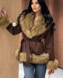 Naslov: Uni veličina — 9600 din Opis: Elegantna ženska jakna u smeđoj