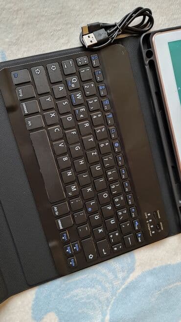 knjiga i zvucnik: Tanlet sa 2 sim karticebi blutut tastaturo I maskom kao nov nema mane — 6
