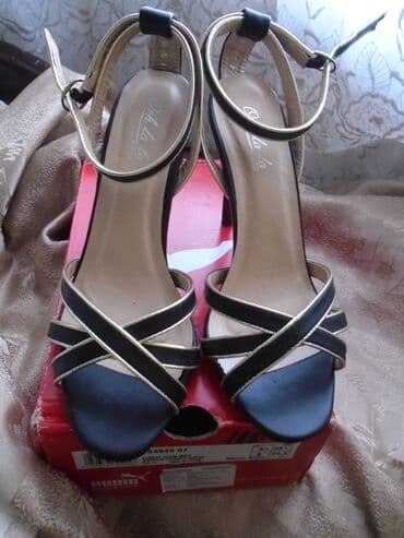 mokasine sa stiklom: Sandals, 39 — 9