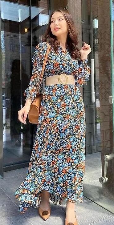 max code patike: Duga cvetna haljina sa kaišem - Model: maxi dužina, lepršav kroj - — 2