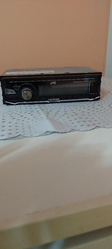 Jvc radio radi super ima dobar i kvalitetan zvuk. Mp3 audio usb