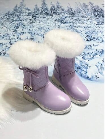 Gumene čizme: Cena:2500din Dostupni brojevi:38 Poručuje se isporuka za desetak — 18