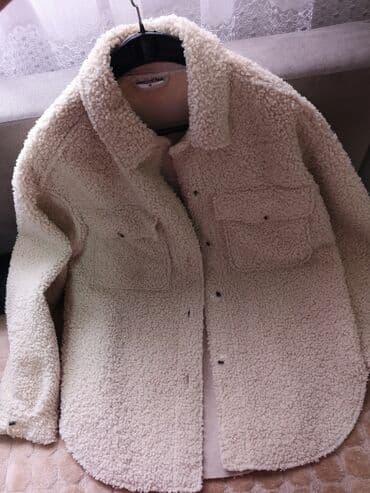 parka h m: Ženska teddy/šerpa jakna–košulja, veličina M. - Boja: krem/ekru - — 2