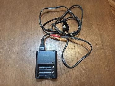 Auto elektronika: SONY punjač baterija od 1,5V. Može da puni dve baterije istovremeno — 3