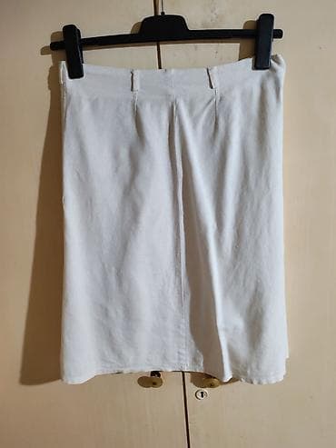 Bela suknja srednje dužine - Klasičan, ravan kroj do kolena - Visok