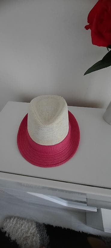 karirani kompleti zenski: Roze-beli šešir, sa manjim obodom, kupljen je u DM-u, nošen 2-3 puta — 2