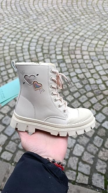 ccc obuća: ❄️Dečje zimske čizme – bež/ekru boja

LAGER ‼️‼️
29
2000 din 
PR🍀 — 1