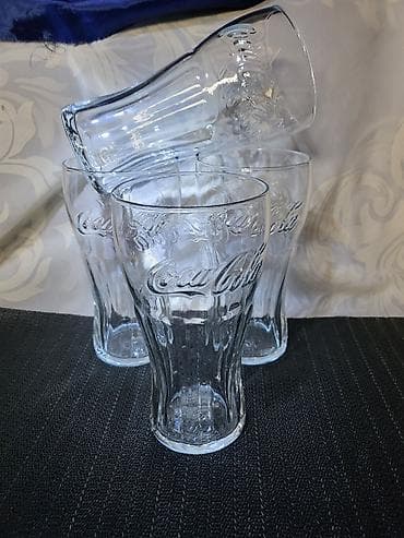 vakum posude: Case nove Coca Cola. Nove case sve na casama odsjaj od svetla — 1