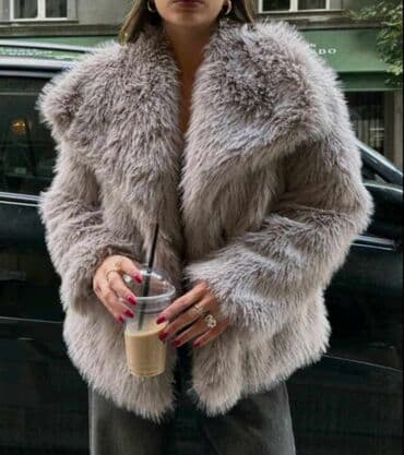 Fur coats: Bunda 
S M L 
Cena 5.000 dinara — 2