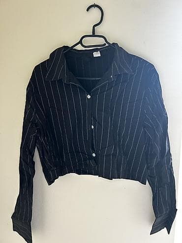 katrin kosulje: Ženska košulja na pruge – crna sa tankim belim vertikalnim linijama — 1